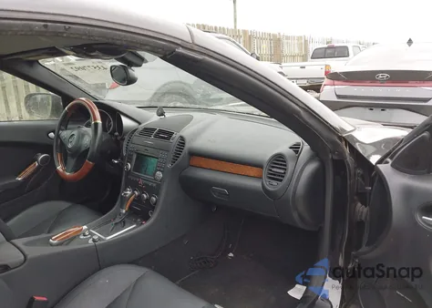 2009 Mercedes-Benz Slk 300 z USA, uszkodzony, nr VIN WDBWK54F19F201740